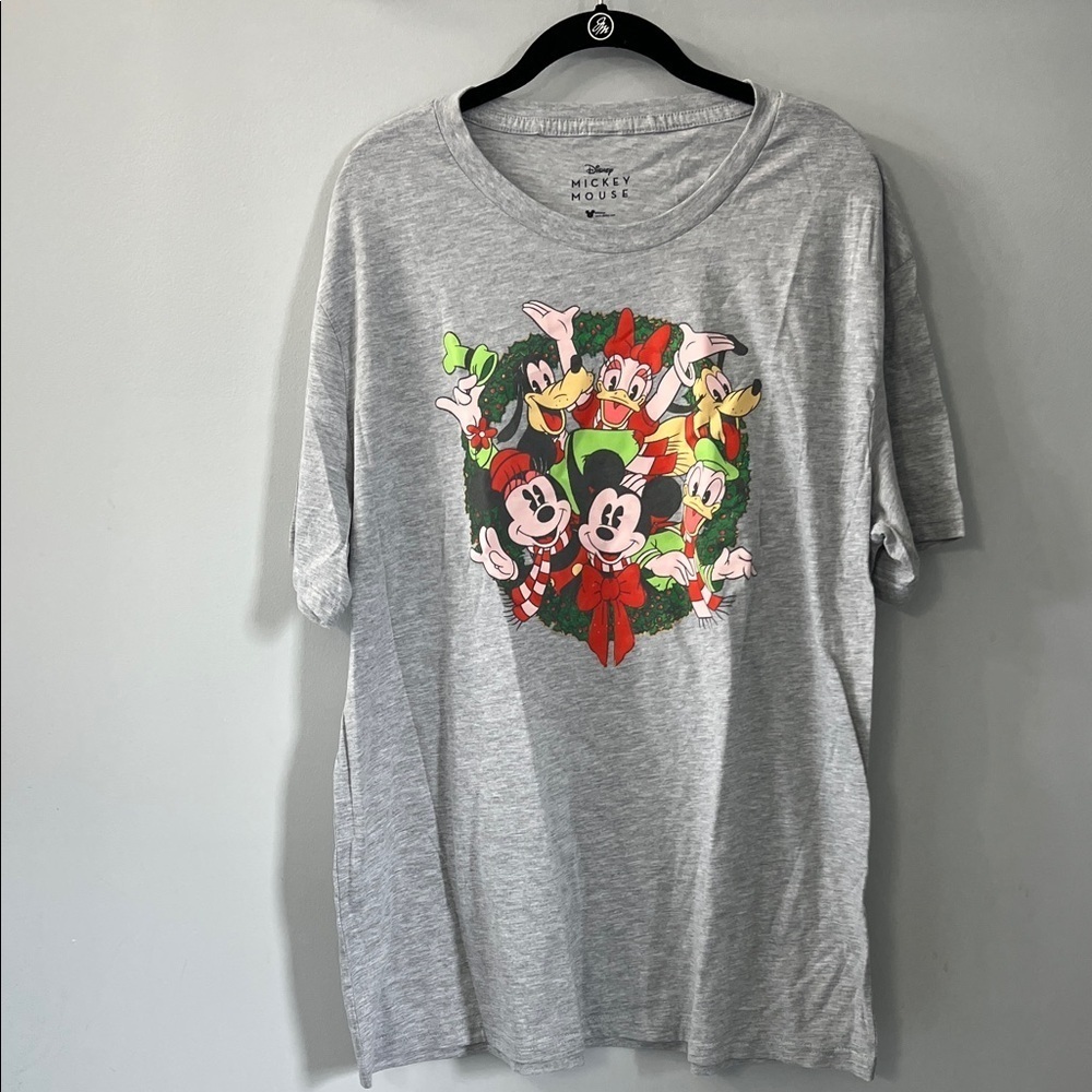 Disney Mickey Mouse Christmas Wreath Short Sleeve Grey Shirt Pluto Minnie Goody